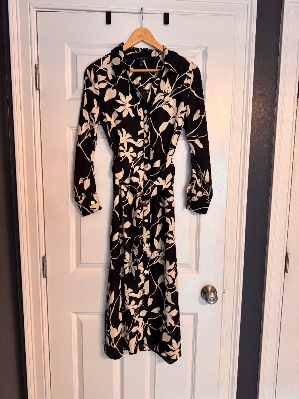 Ellen Tracy Black & Cream Floral Print Shirtdress. Size X-Small